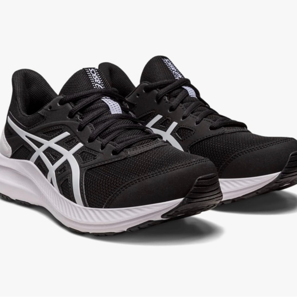 NWT ASICS JOLT 4 Size 7 - Wide fit